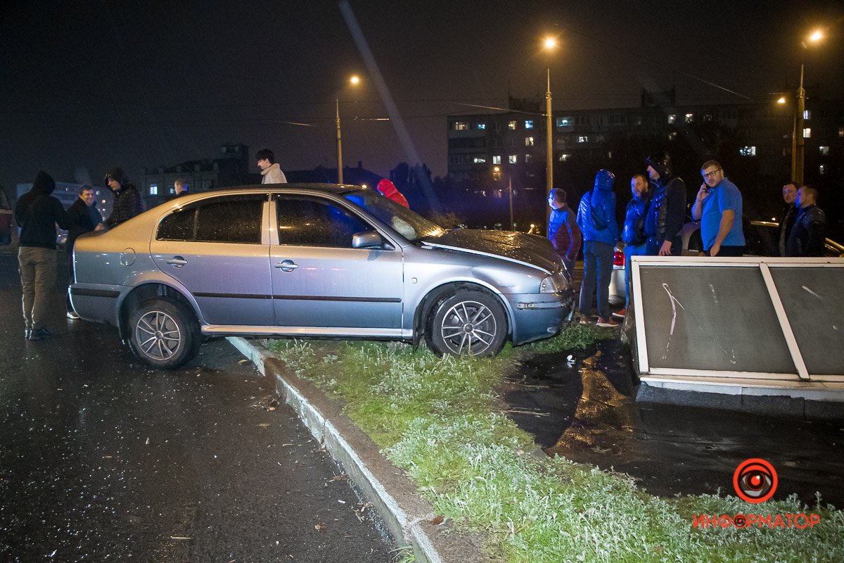 Skoda выехал на обочину