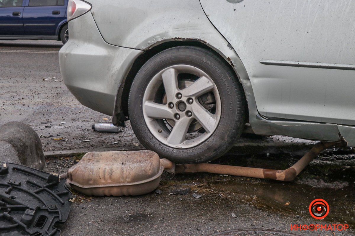 На месте ДТП работают спасатели и правоохранители