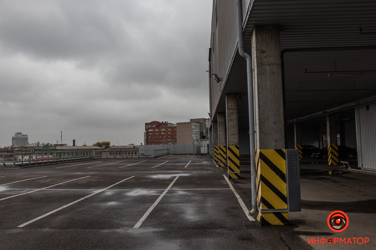 — Что, дождь идет? — Нет, я думаю, на нас плюют сверху