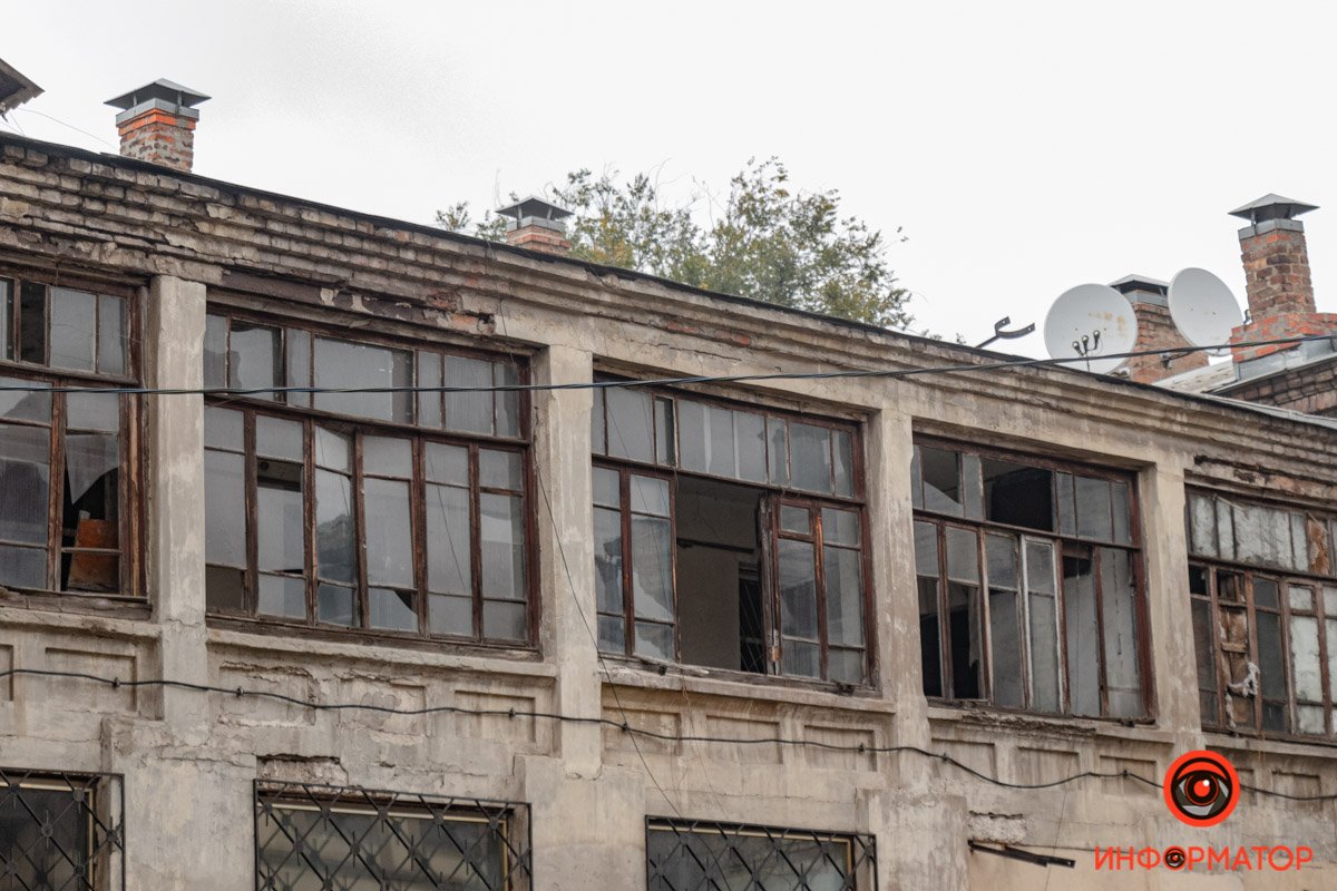 Передайте мне мою скрипку, и попытаемся на полчаса забыть отвратительную погоду