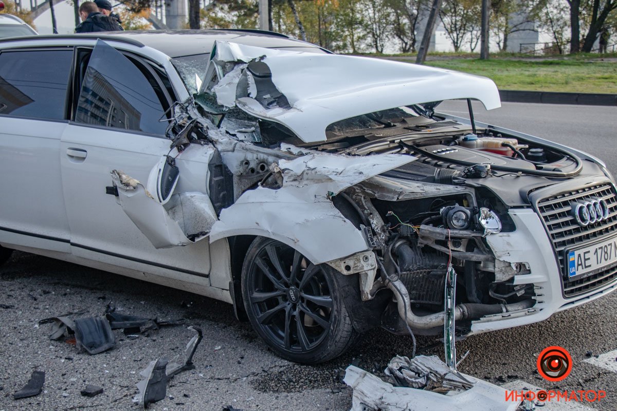 Заняты 2 полосы, объезд по правой полосе движения Заняты 2 полосы, объезд по правой полосе движения