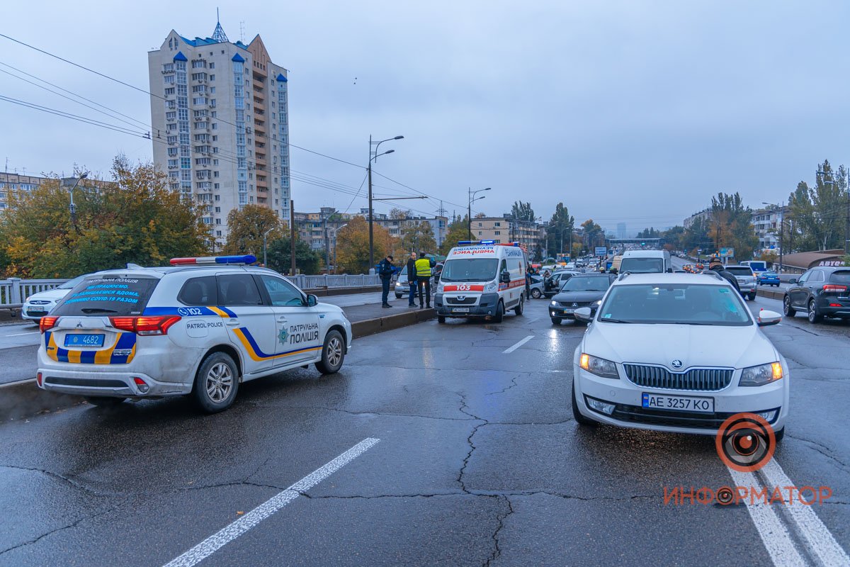 Его якобы подрезал другой автомобиль, из-за чего он зацепил Skoda