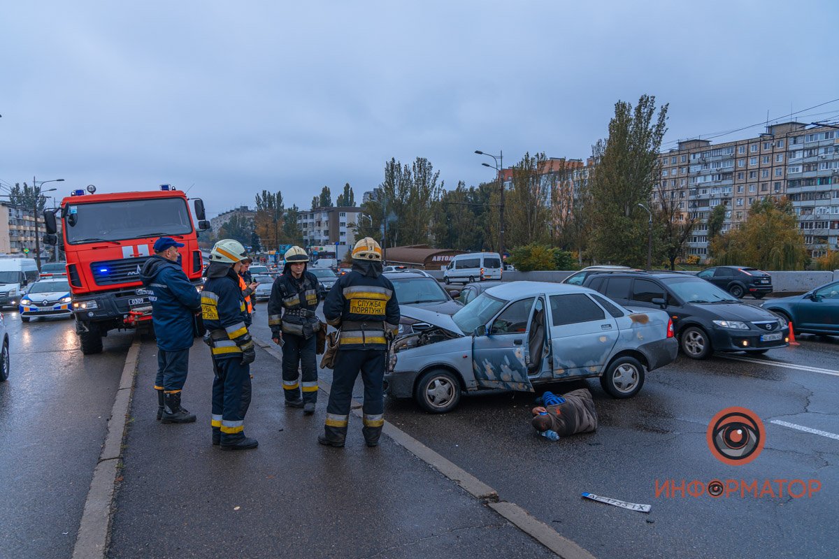 Двоих пострадавших из ВАЗа забрали скорые