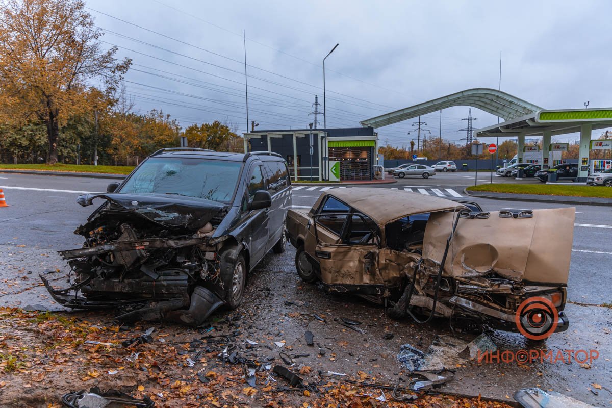 Столкнулись ВАЗ и Mercedes