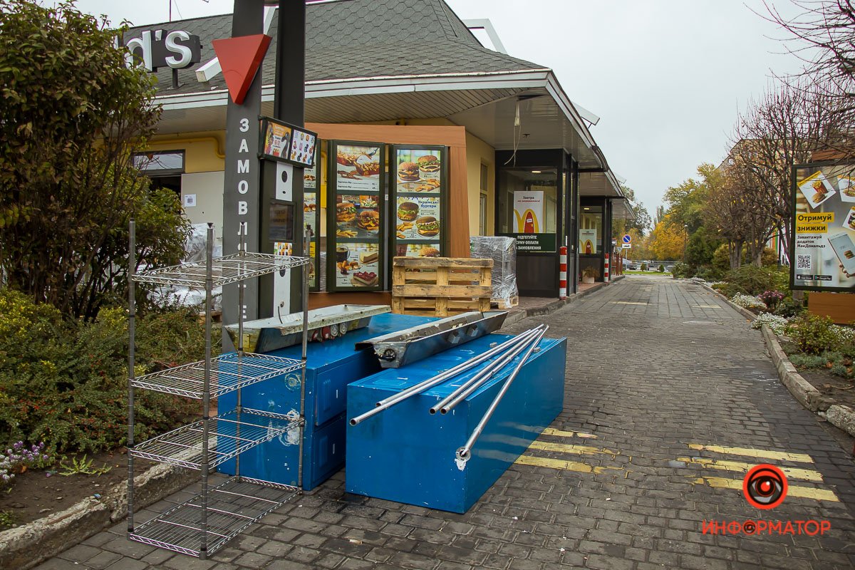 Сейчас идут наружные работы и демонтаж