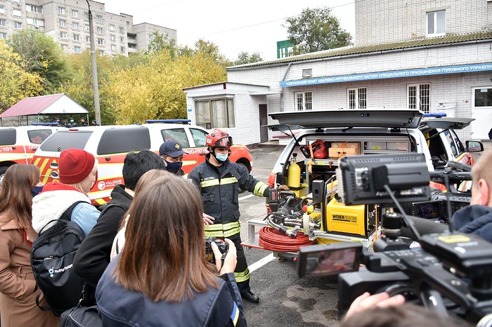 В Днепре презентовали новые машины для спасателей В Днепре презентовали новые машины для спасателей