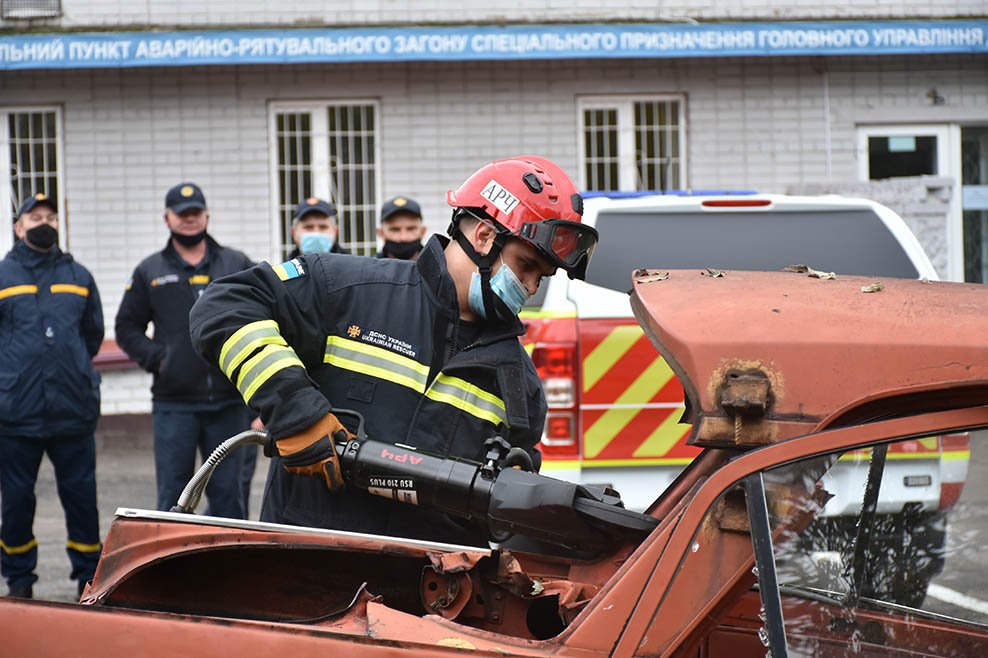 Основной задачей данных специальных автомобилей является быстрая доставка к месту происшествия спасателей и специального оборудования Основной задачей данных специальных автомобилей является быстрая доставка к месту происшествия спасателей и специального оборудования