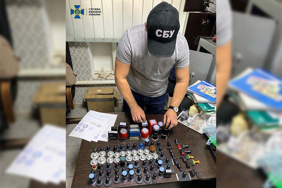 Продолжаются следственные действия для установления всех участников незаконной сделки