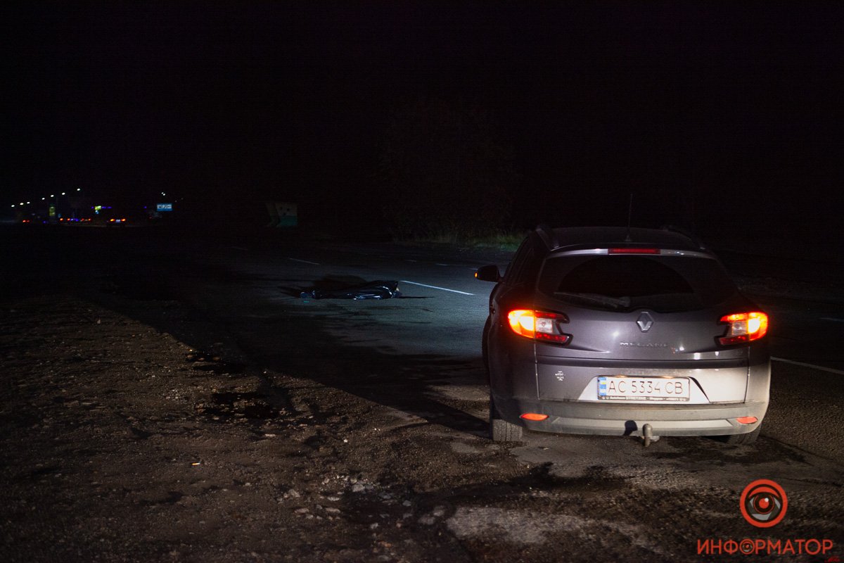 Мужчина лежал на дороге Мужчина лежал на дороге