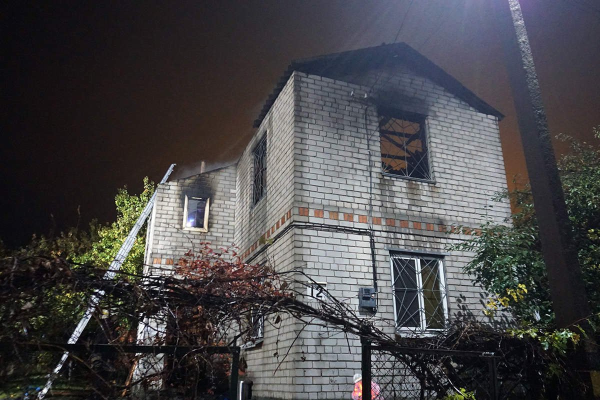 Огонь уничтожил крышу и перекрытия Огонь уничтожил крышу и перекрытия