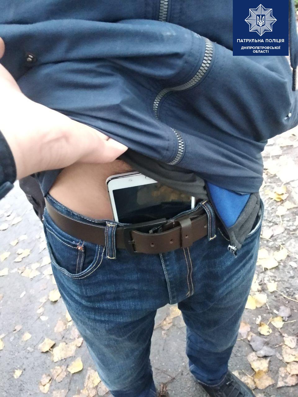 В штанах у него был чужой планшет