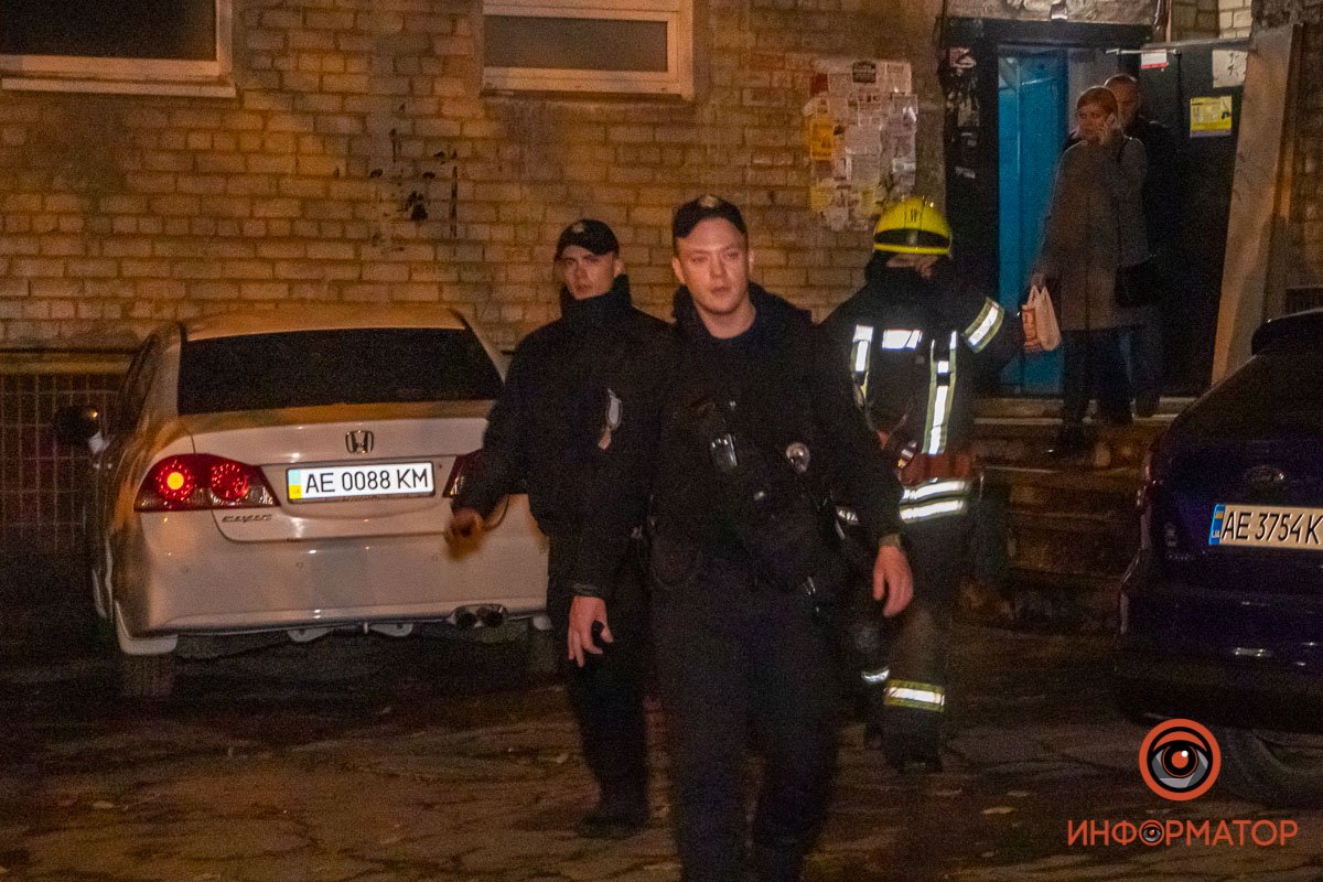 На месте работали полицейские и медики