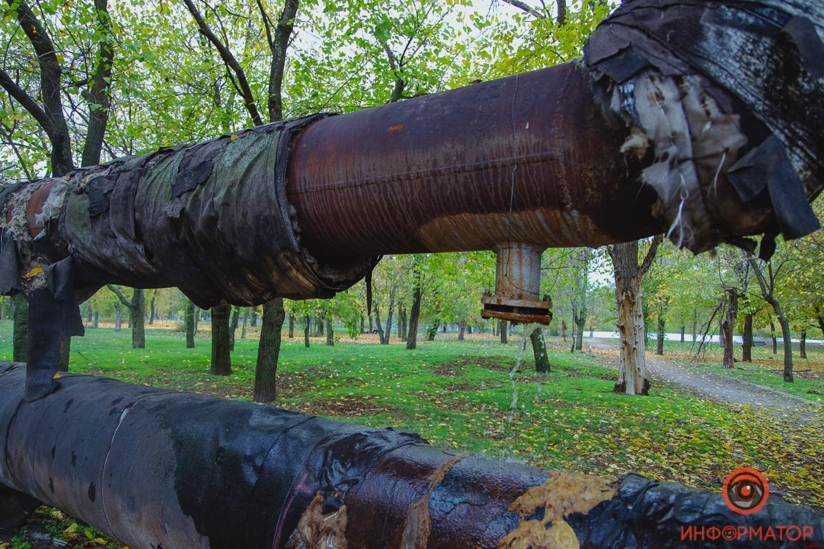 По словам очевидцев, на трубе есть повреждения