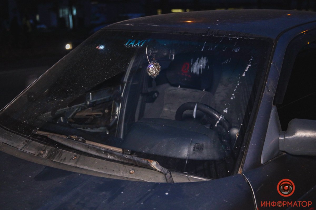 Девушка переходила дрогу в неположенном месте Девушка переходила дрогу в неположенном месте