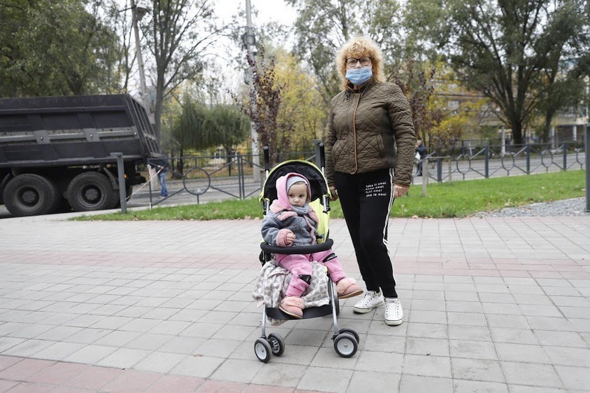 Жители Днепра благодарны за качественно отремонтированные дороги и тротуары в микрорайонах города 10