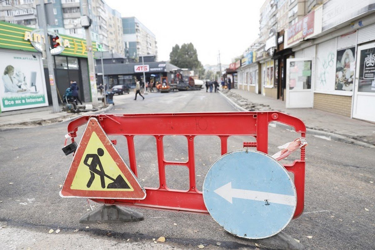 Жители Днепра благодарны за качественно отремонтированные дороги и тротуары в микрорайонах города 12