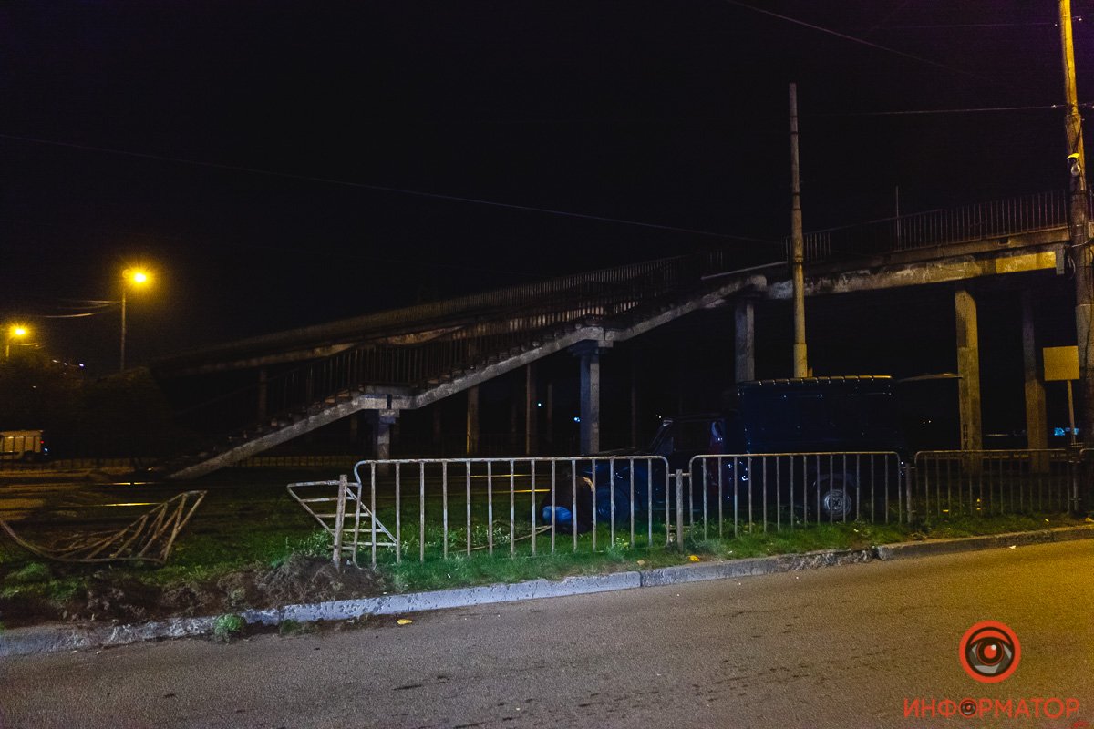 Оба автомобиля двигались по Донецкому шоссе в сторону Кайдакского моста Оба автомобиля двигались по Донецкому шоссе в сторону Кайдакского моста