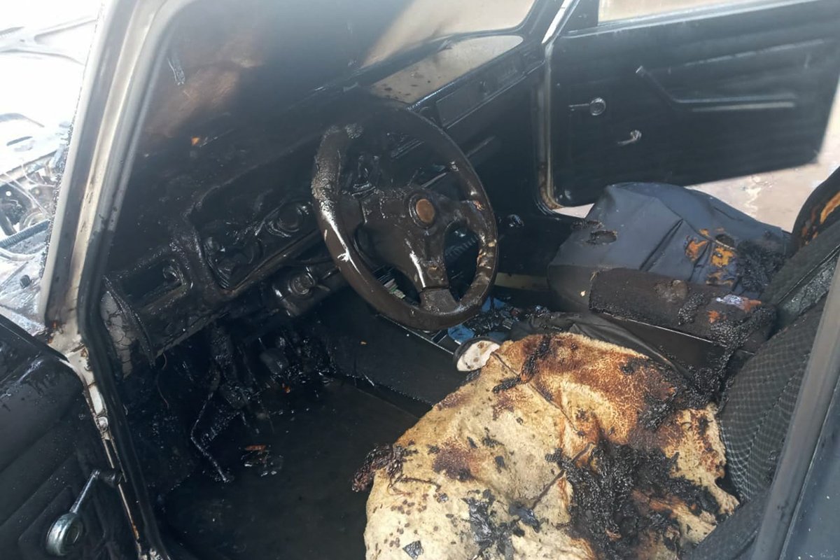 Возгорание произошло в моторном отсеке, огонь быстро перекинулся в салон