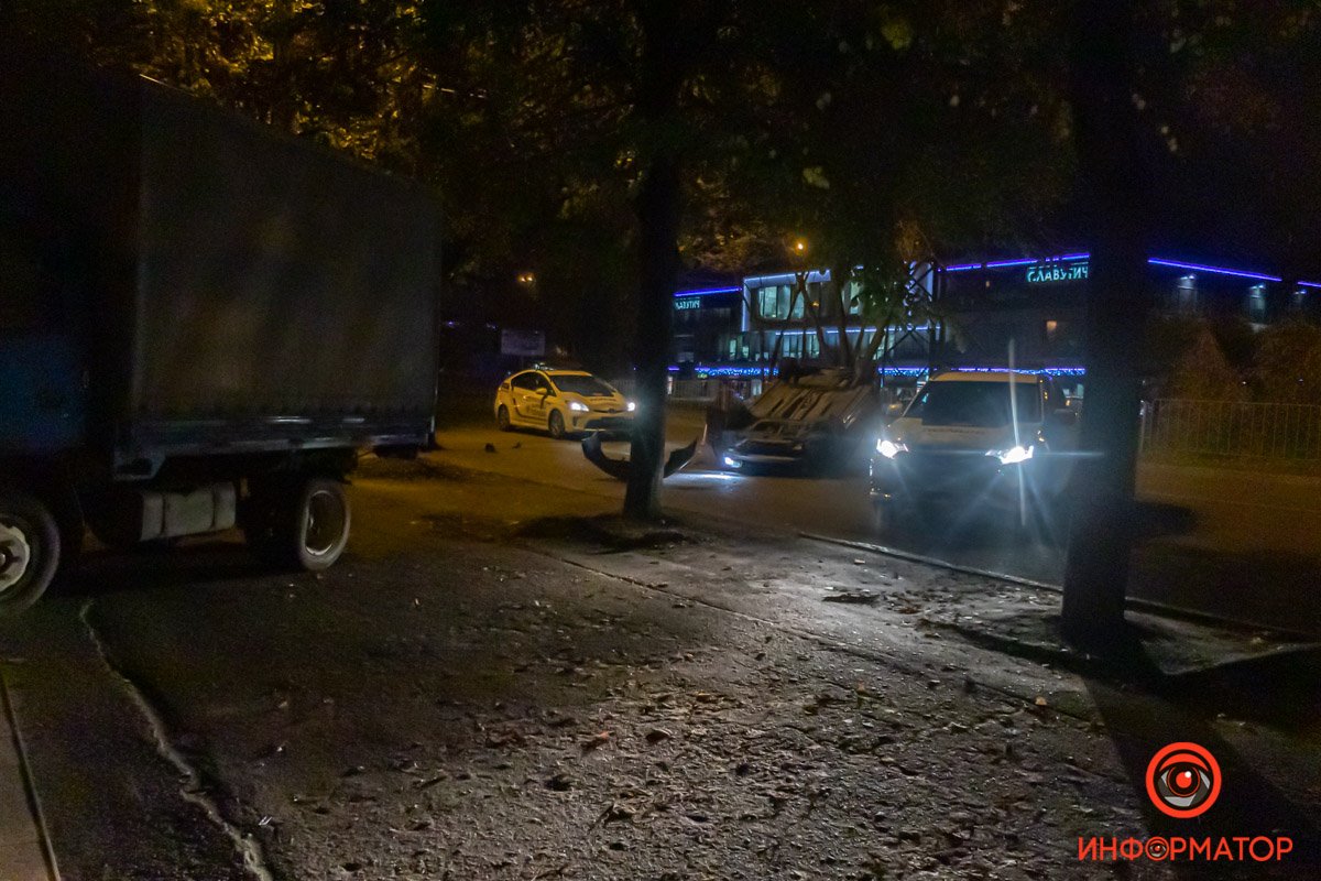 Движение по проспекту Поля со стороны улицы Титова затруднено Движение по проспекту Поля со стороны улицы Титова затруднено
