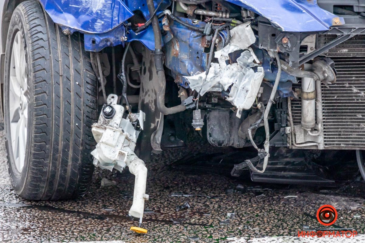 Mazda ехала со стороны Паруса и на перекрестке пошла на разворот