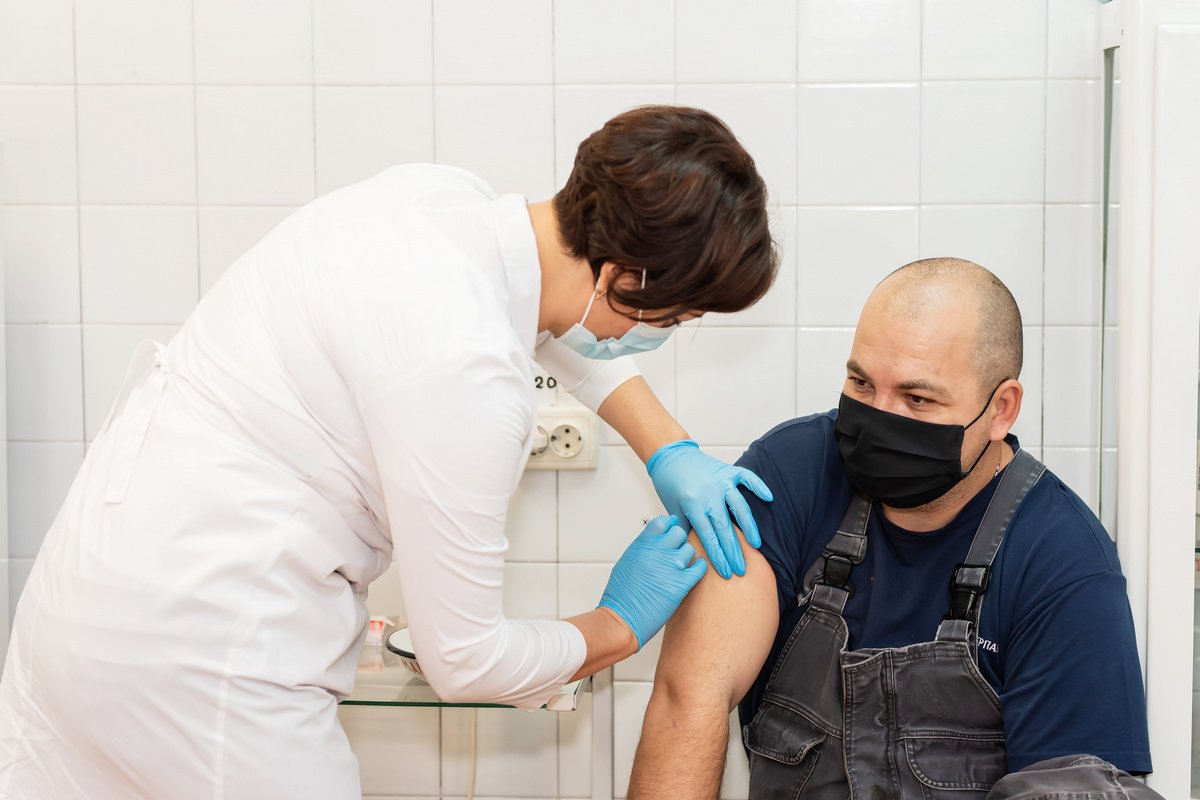 В компании Интерпайп проводят бесплатную вакцинацию. В первую очередь прививки от гриппа сделают тем, кто находится в группах риска