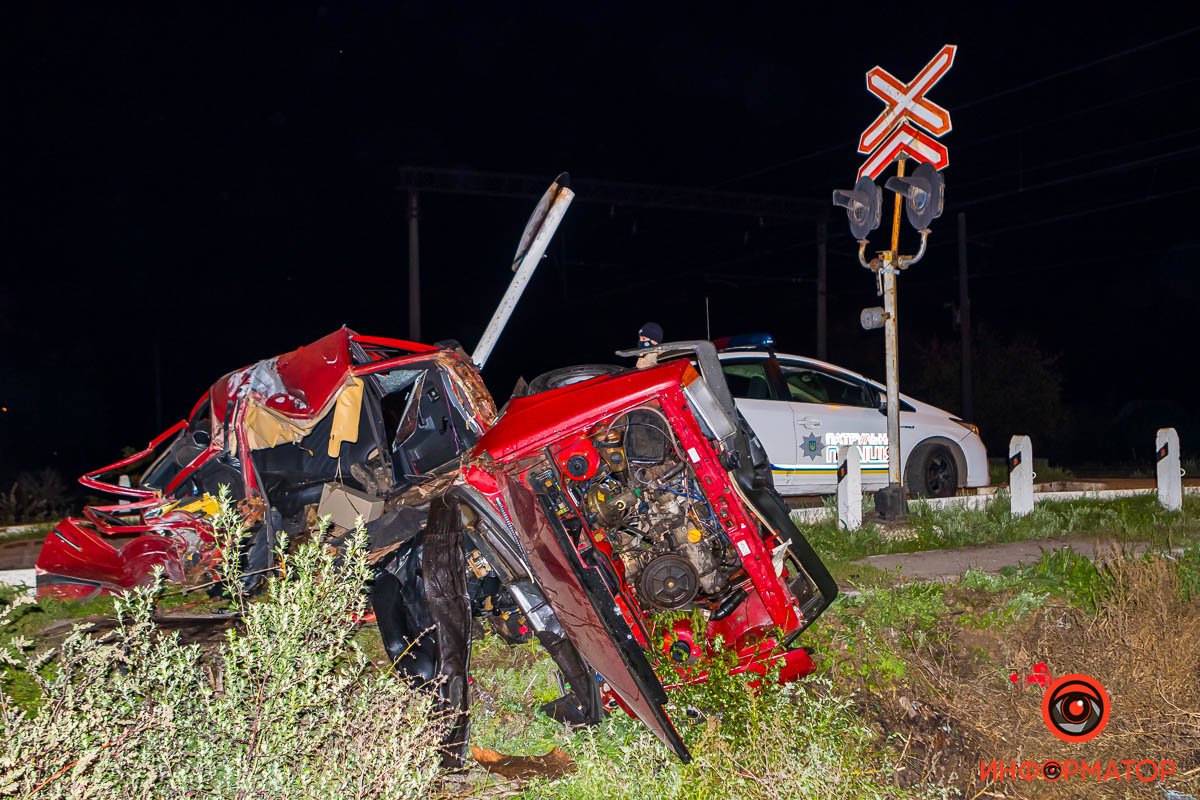 От удара водитель вылетел в кювет