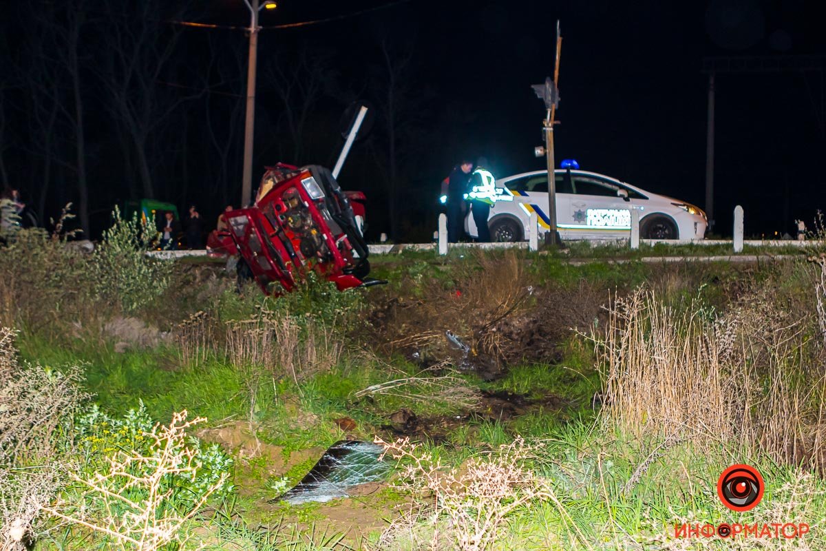 На место вызвали сотрудников ГСЧС, они перекрыли подачу газа в автомобиле