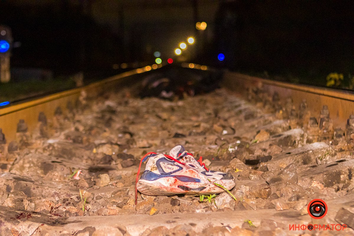 Предварительно, парень сам бросился под поезд Предварительно, парень сам бросился под поезд