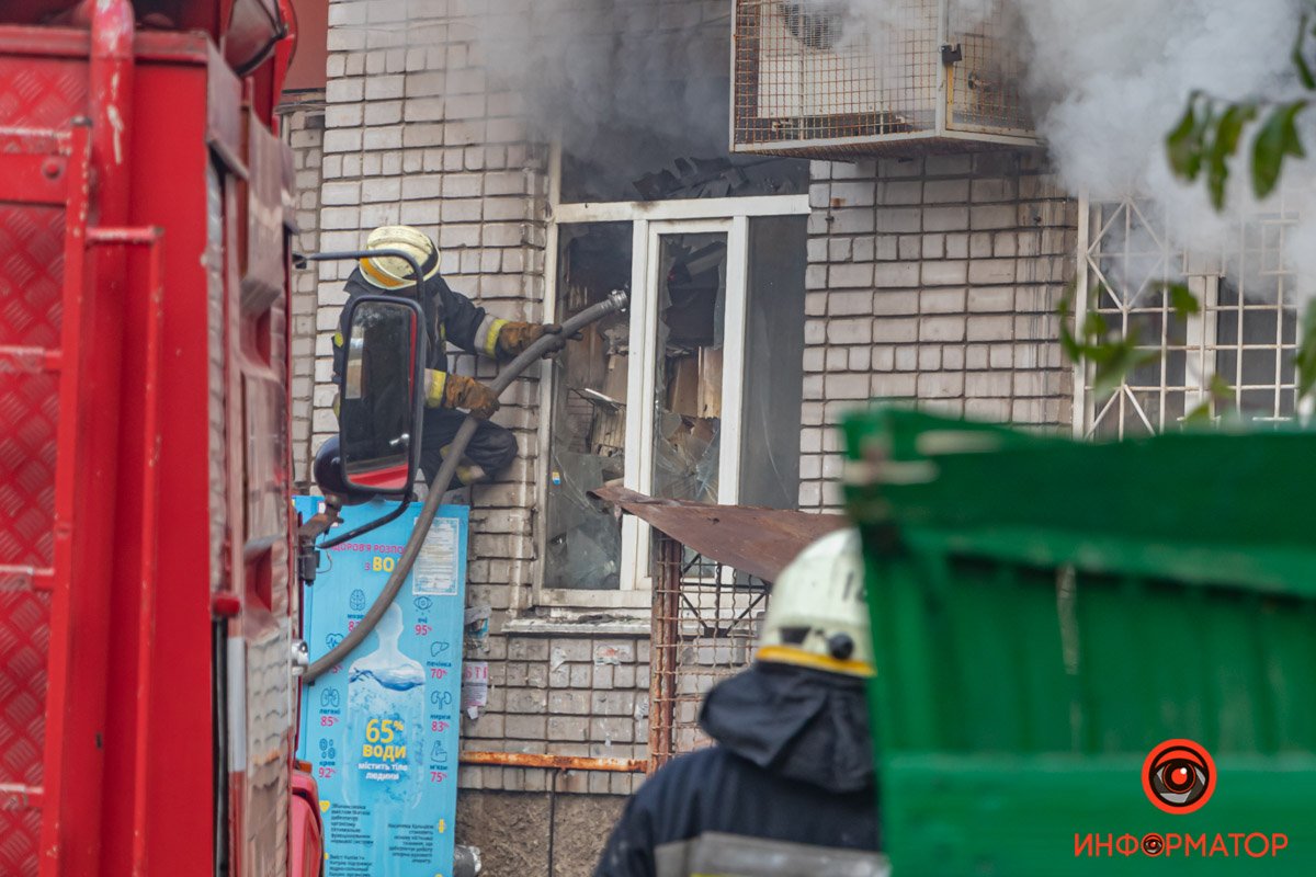 На место вызвали службу спасения На место вызвали службу спасения