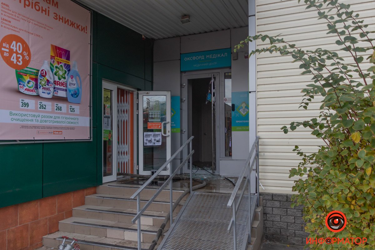 Также на месте полиция и медики Также на месте полиция и медики