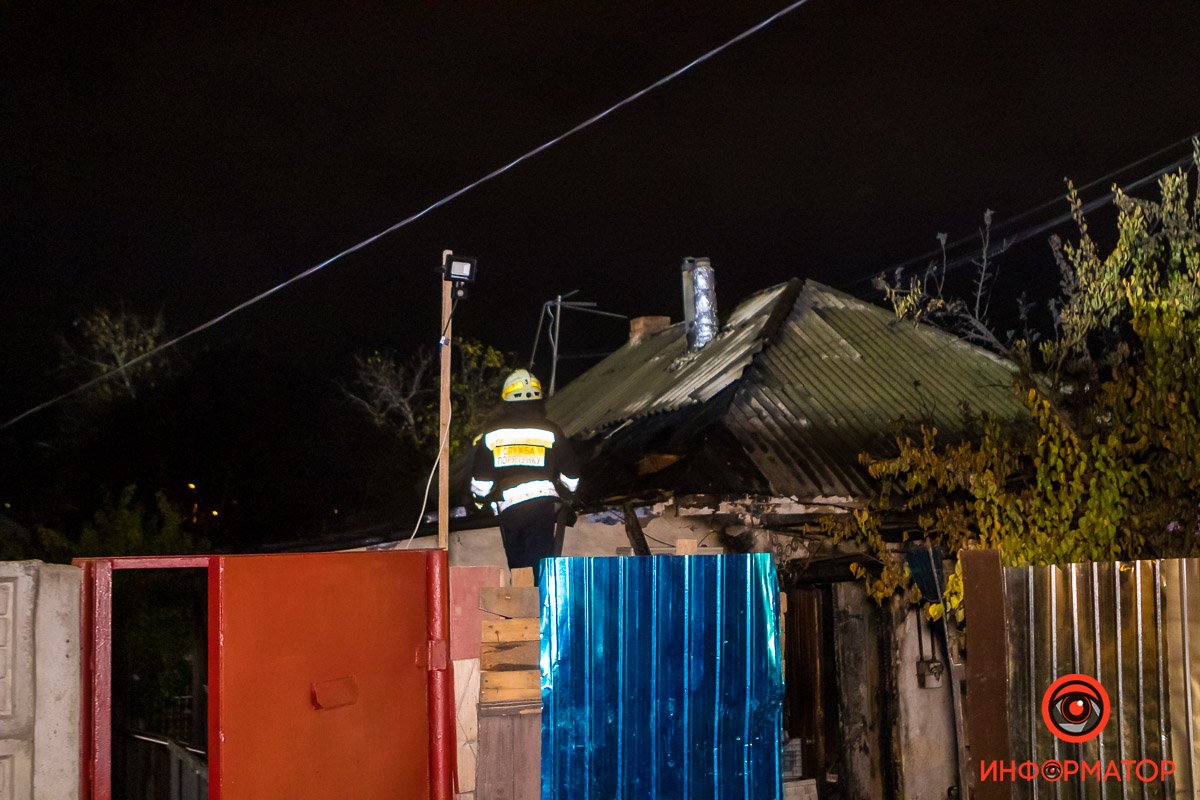 В Днепре на Гринченко горел частный жилой дом 2