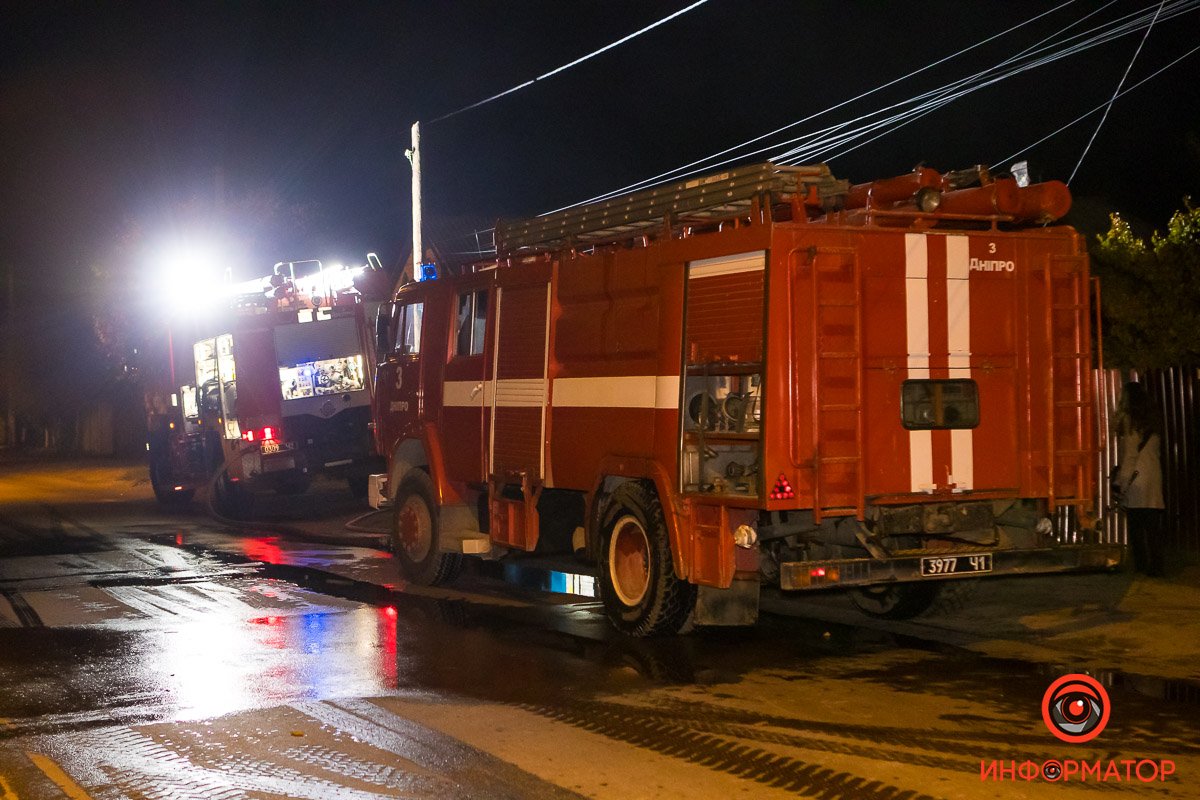 В Днепре на Гринченко горел частный жилой дом 4