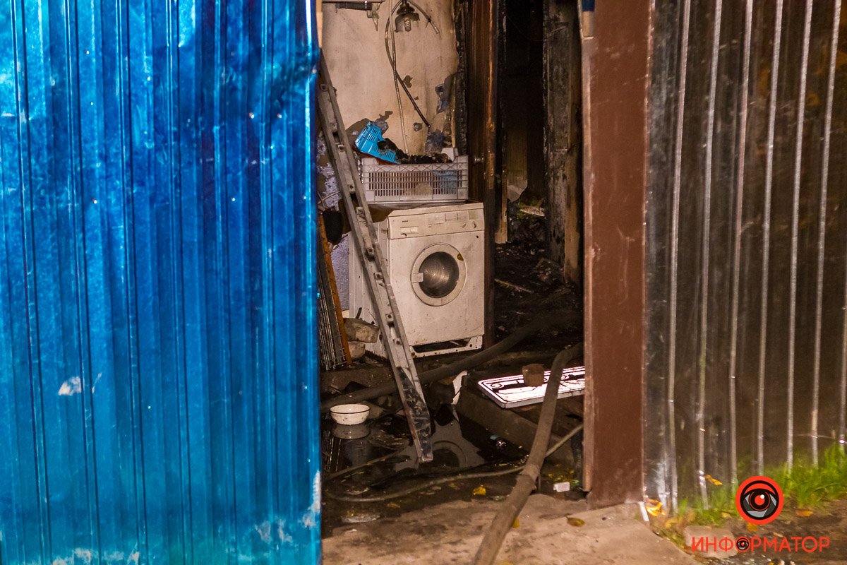 В Днепре на Гринченко горел частный жилой дом 5