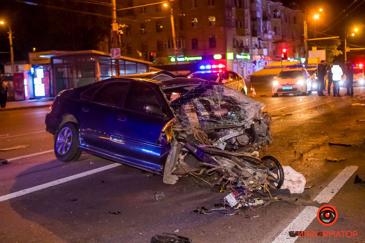 Автомобили превратились в груду металла