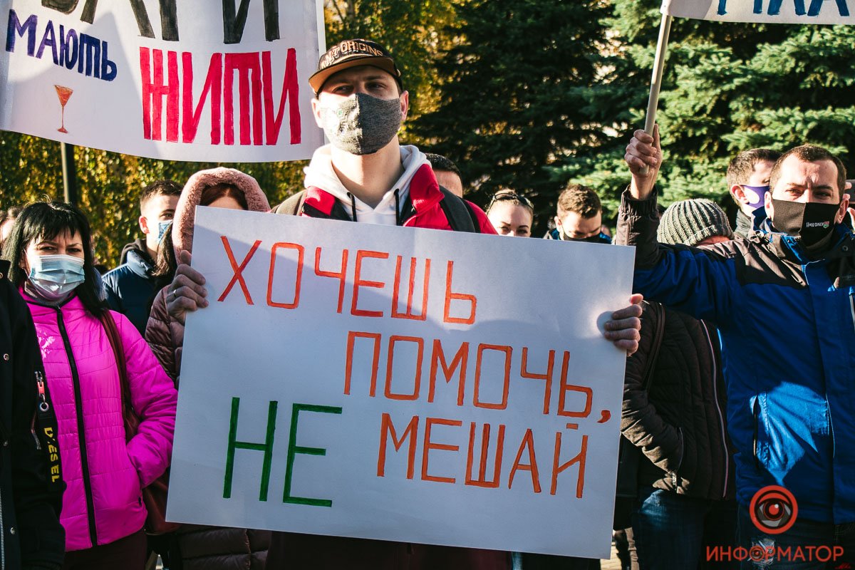 Собравшиеся сетовали на то, что такие требования могут лишить их работы