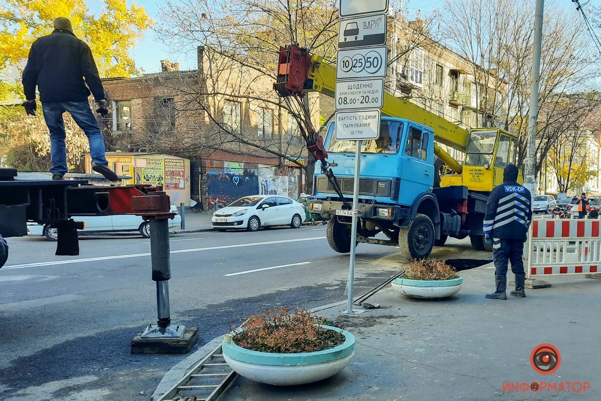 Под краном провалился асфальт Под краном провалился асфальт