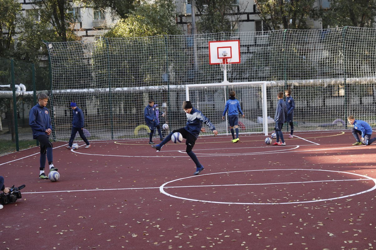 Юные футболисты