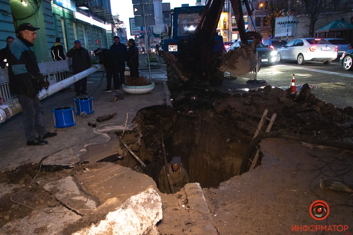 Место аварии оградили Место аварии оградили