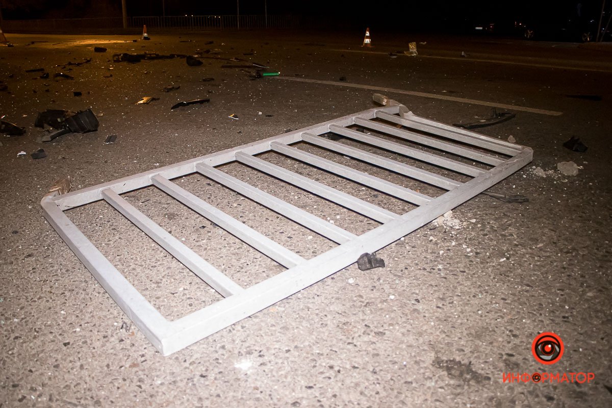 Hyundai отлетел в ограждение и перевернулся Hyundai отлетел в ограждение и перевернулся