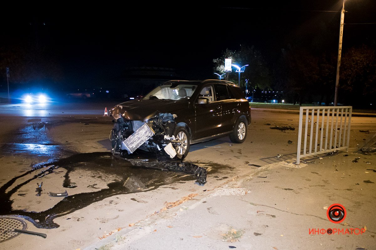 В Mercedes сработала подушка безопасности В Mercedes сработала подушка безопасности