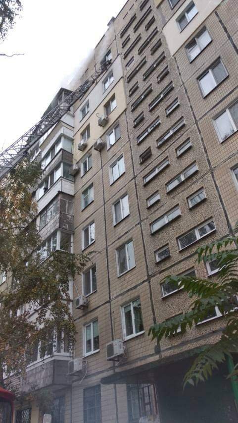 В Днепре на улице Осенней из пожара в квартире на 9 этаже спасли двоих мужчин В Днепре на улице Осенней из пожара в квартире на 9 этаже спасли двоих мужчин