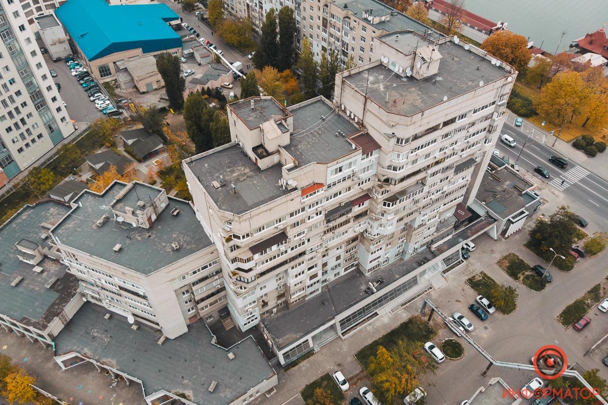 административное здание НПО «Метроном» на Поля, 2