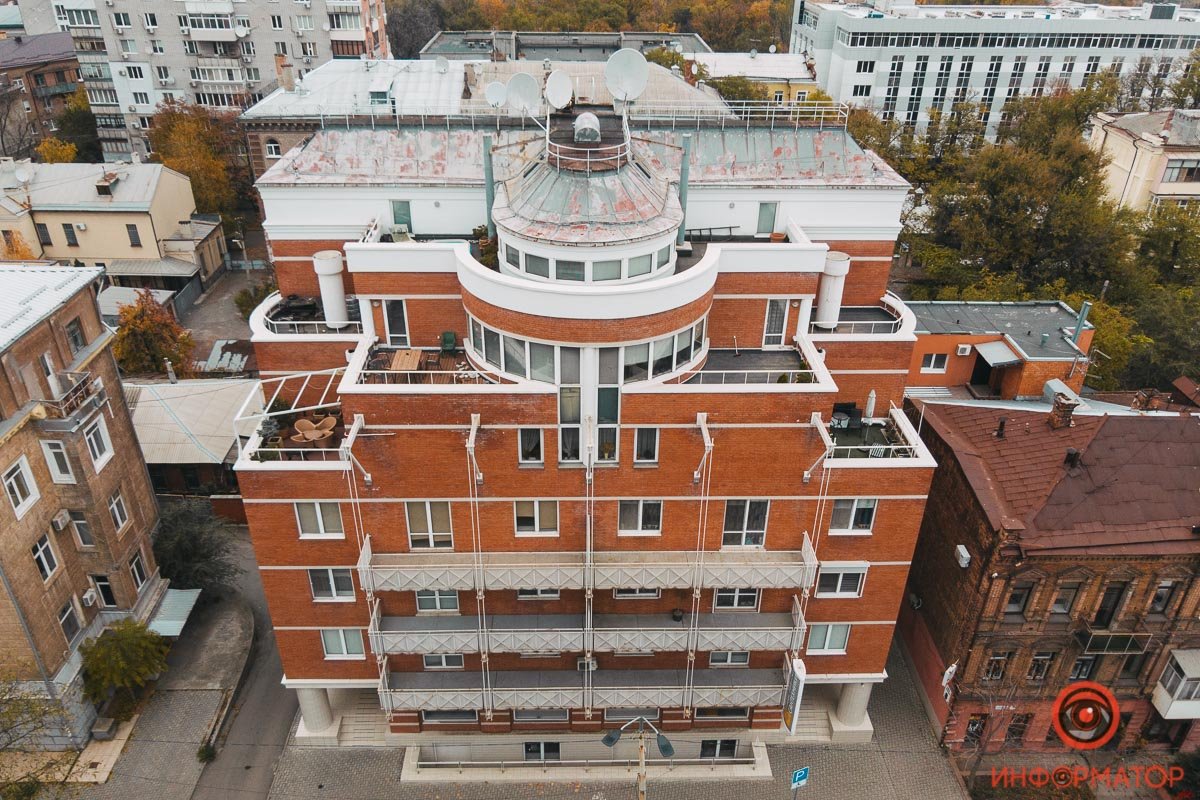 жилой дом с выставочным залом на Соборной площади, 7б