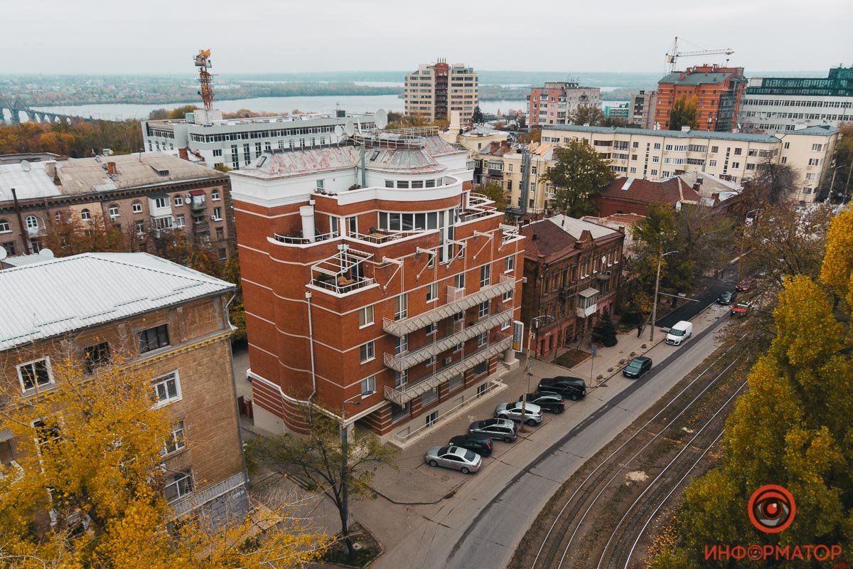 жилой дом с выставочным залом на Соборной площади, 7б