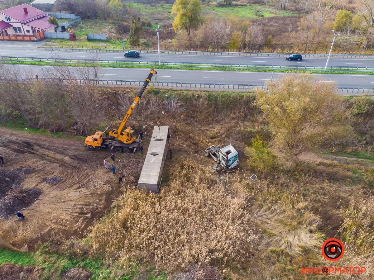 Грузовик перевозил ящики с домашней птицей