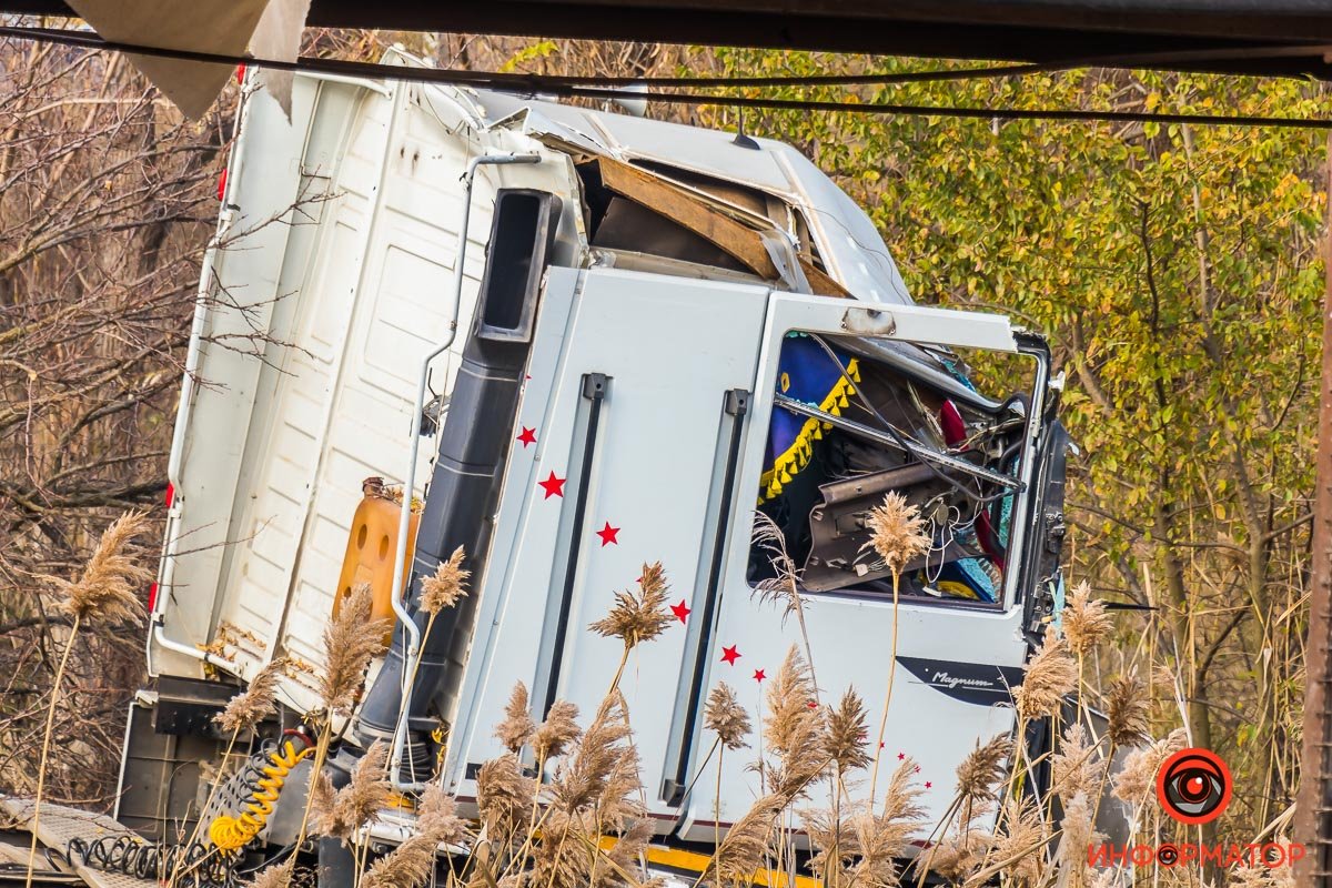 Мужчина, который был за рулем грузовика, не пострадал