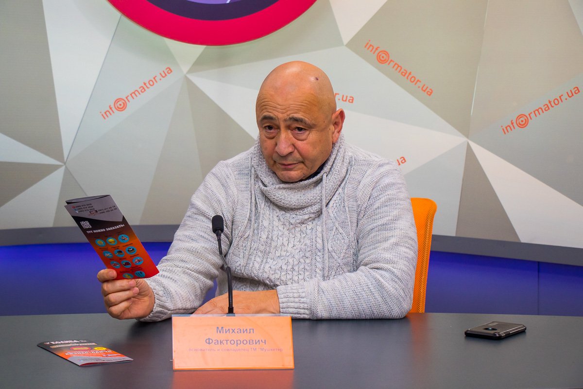 Блюда не готовят заранее, их готовят сразу после звонка покупателя, по принципу ресторанного заказа