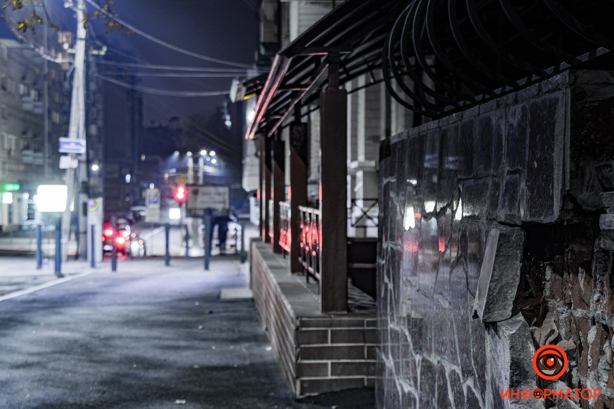 Мрачный и пустынный ночной Днепр Мрачный и пустынный ночной Днепр