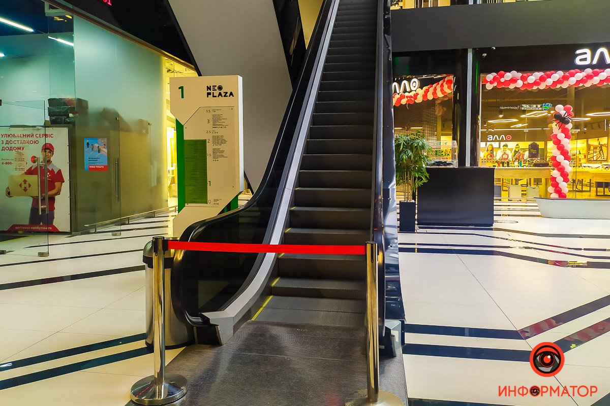 Эскалатор тоже закрыли