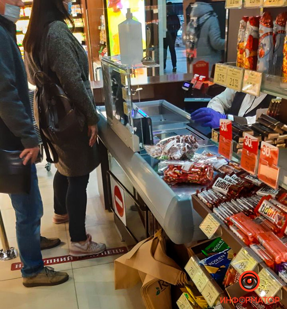 Работают продуктовые магазины